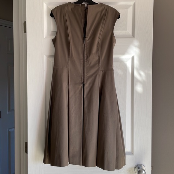 Akris Punto, khaki dress - Picture 6 of 7